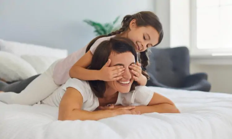 como tirar manchas amareladas no colchão